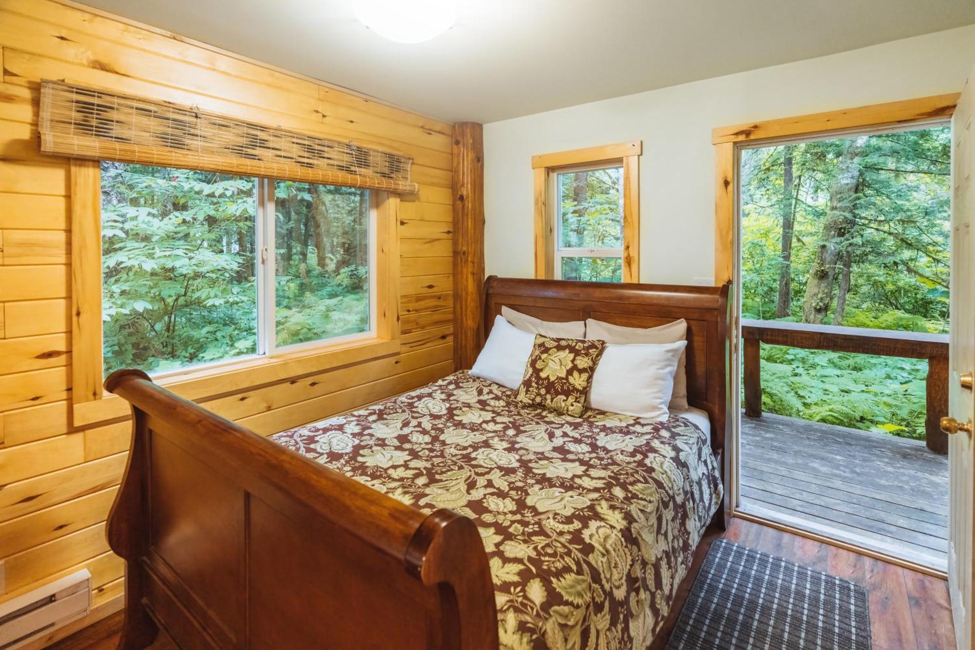 Bella Coola Grizzly Tours And Resort Hagensborg Exterior foto