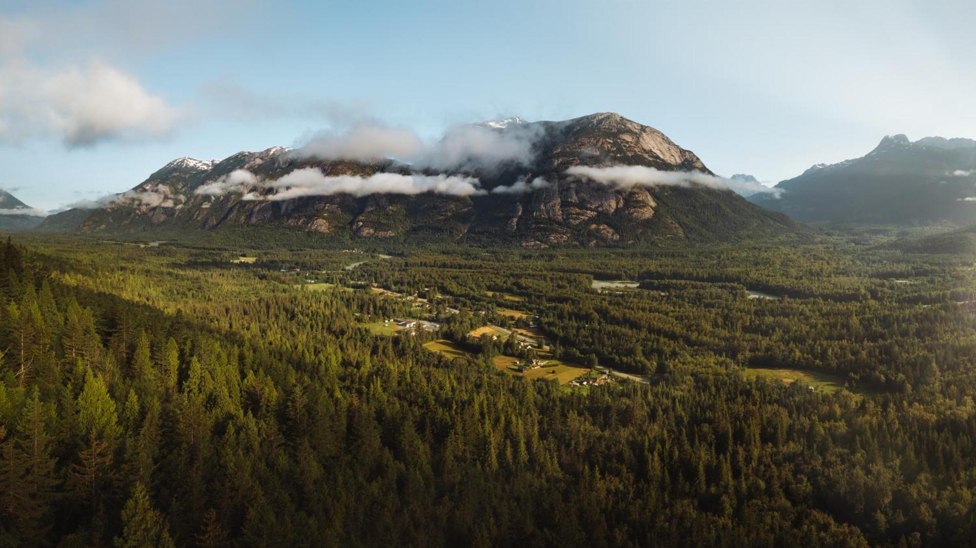 Bella Coola Grizzly Tours And Resort Hagensborg Exterior foto