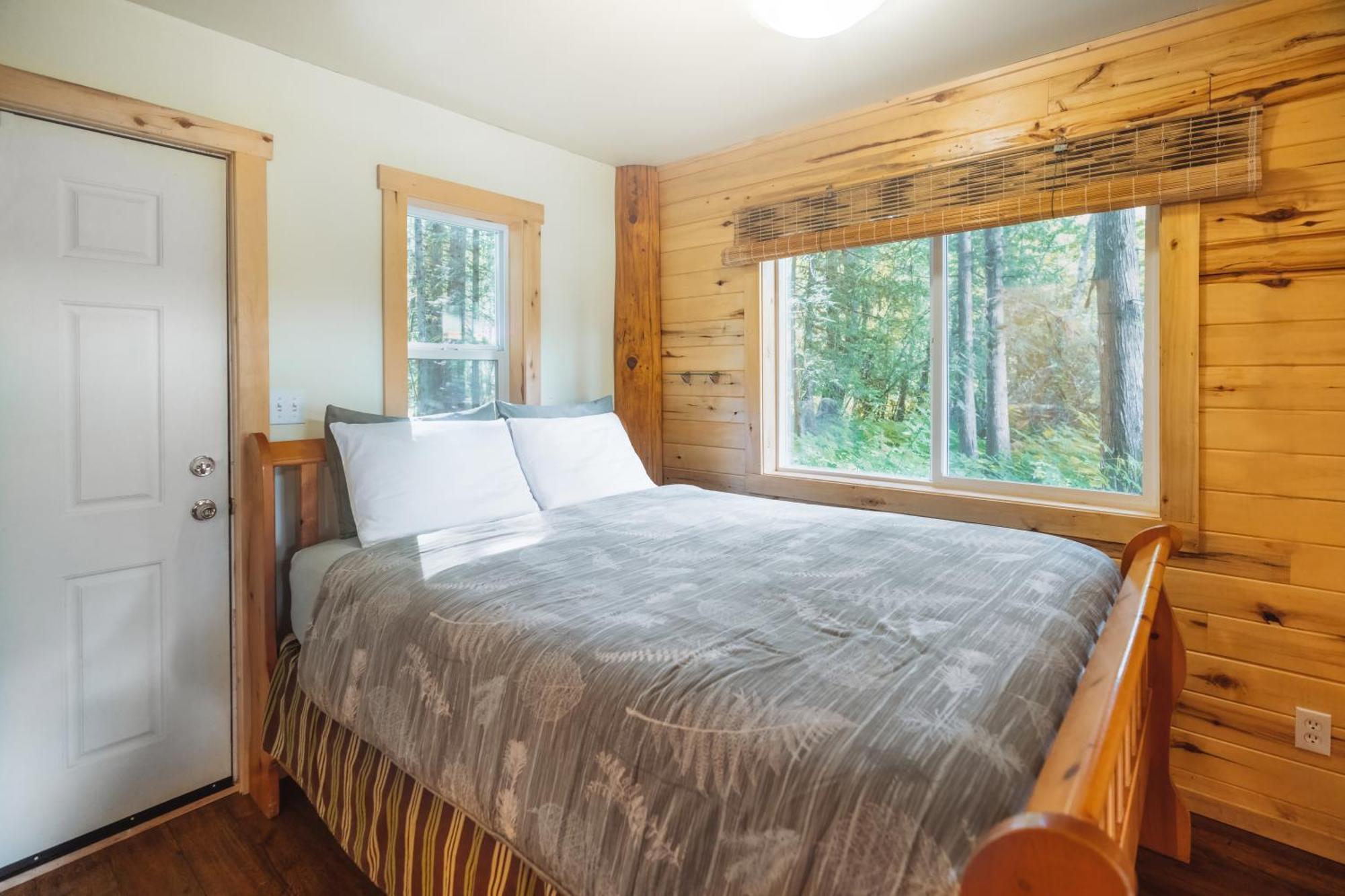 Bella Coola Grizzly Tours And Resort Hagensborg Exterior foto