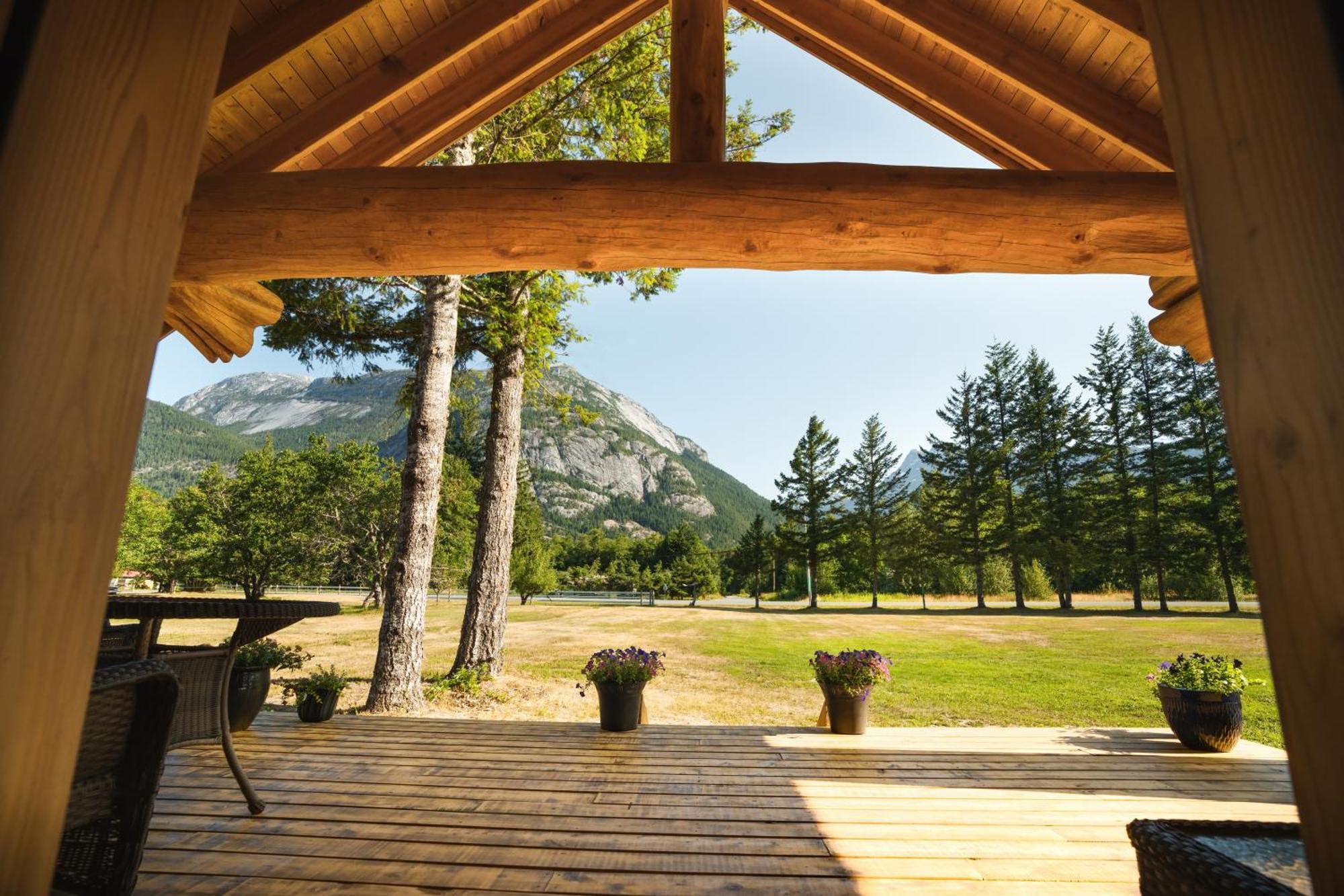 Bella Coola Grizzly Tours And Resort Hagensborg Exterior foto