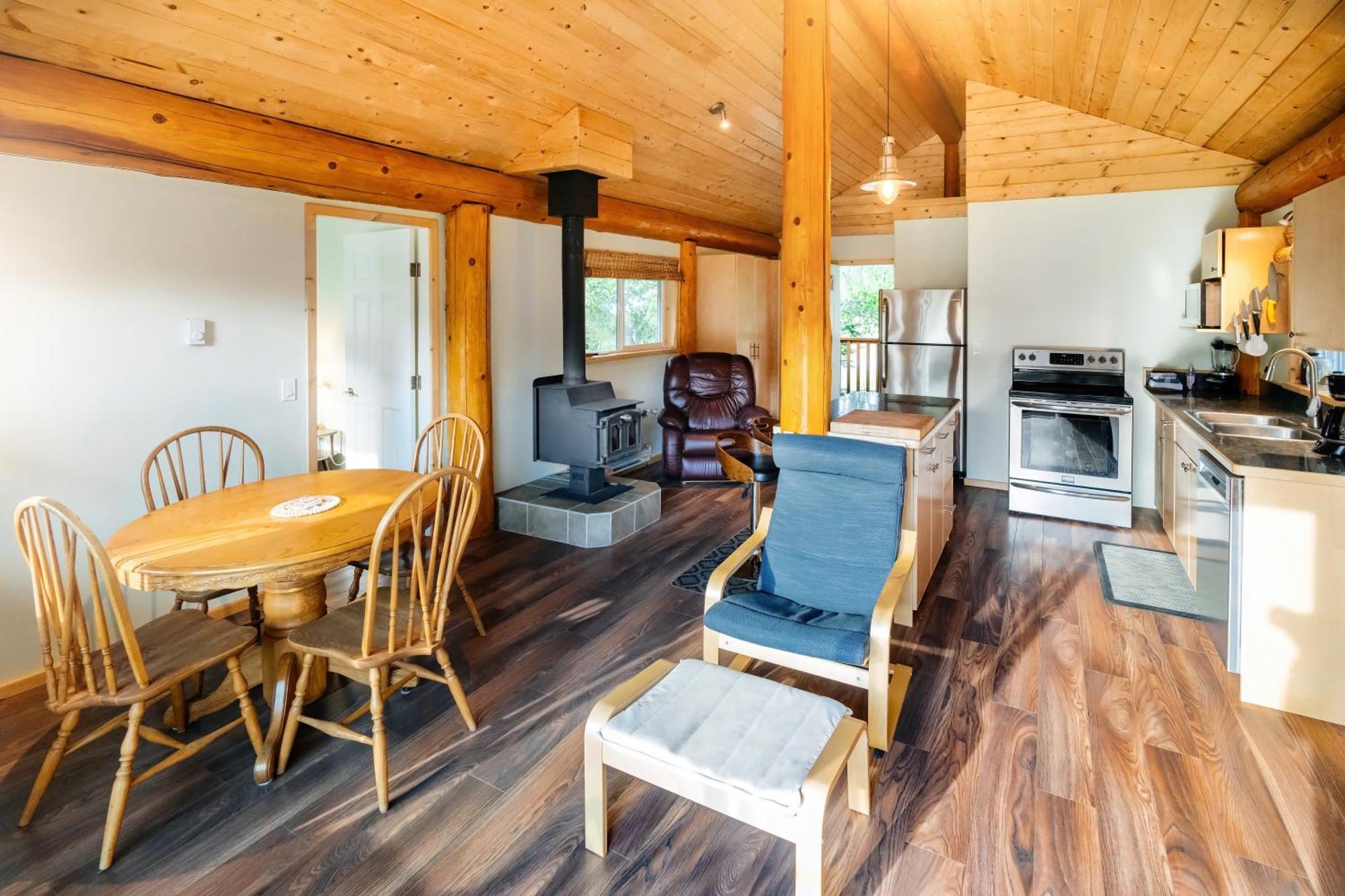 Bella Coola Grizzly Tours And Resort Hagensborg Exterior foto