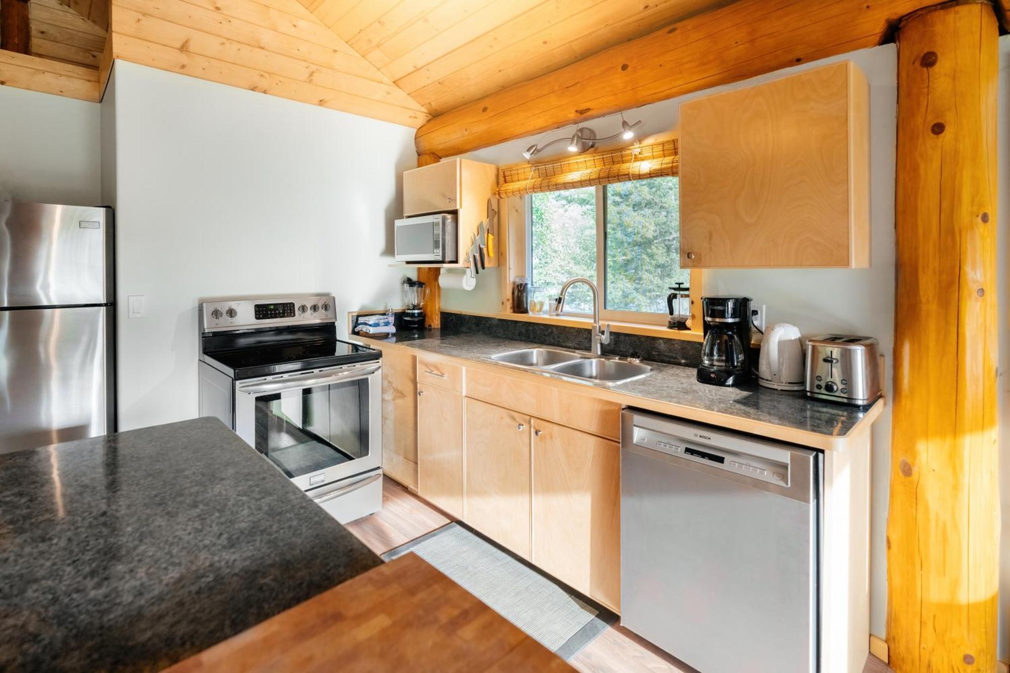 Bella Coola Grizzly Tours And Resort Hagensborg Exterior foto