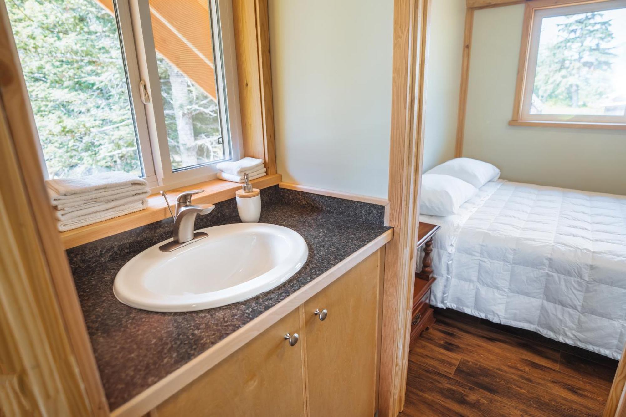 Bella Coola Grizzly Tours And Resort Hagensborg Exterior foto
