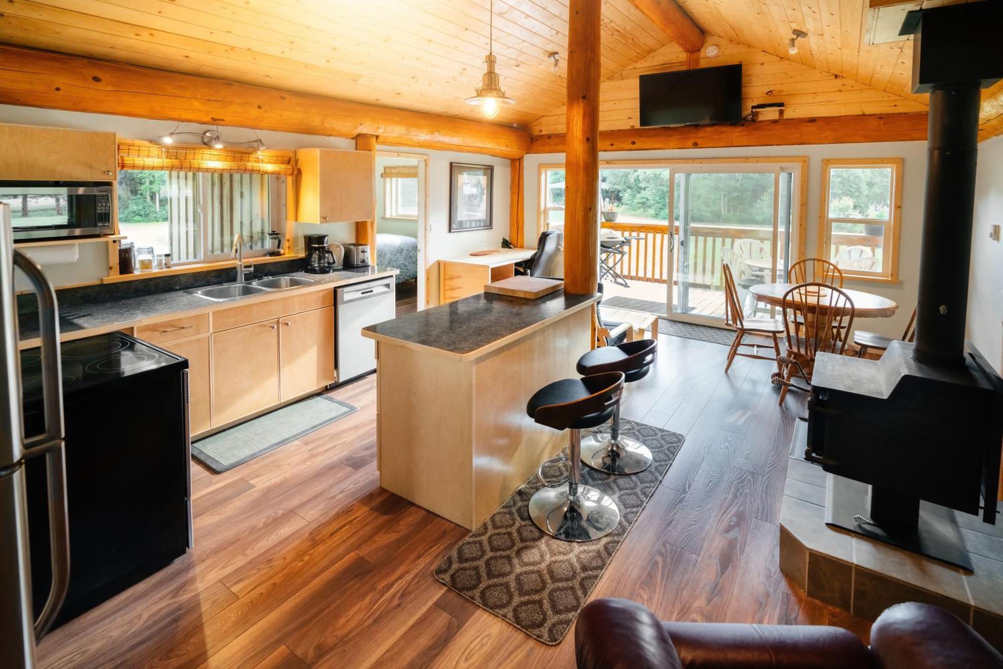 Bella Coola Grizzly Tours And Resort Hagensborg Exterior foto